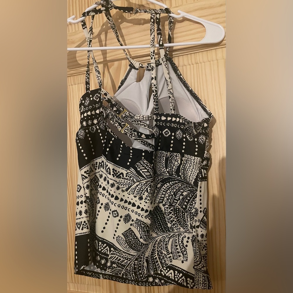 Black and White Patterned Top - Picture 7 of 12